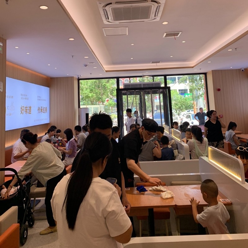 狀元米線，火爆來(lái)襲！人氣超高的米線，每一口都是滿足。